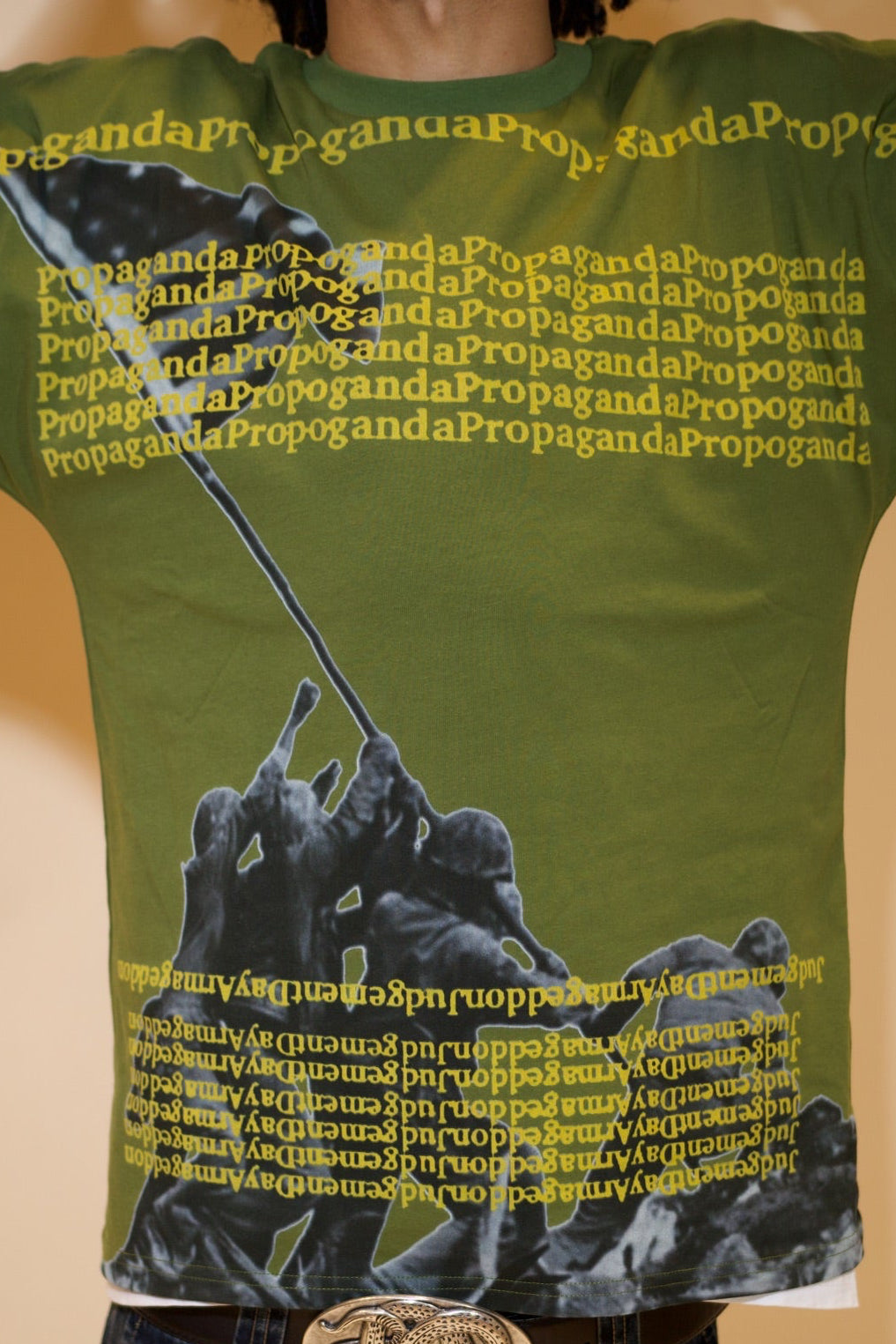 'FLAG RAISER' TEE